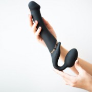 n11744-strap-on-me-vibrating-strap-on-medium-lifestyle